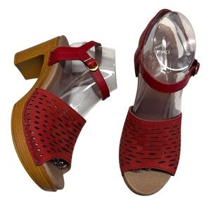 Dansko Denita Platform Heeled Sandals Shoes Red Milled Nubuck leather 39/8.5/9